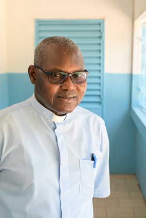 Abbé Fulgence Coly, der sich um Verständigung in Senegals Krisenregion Casamance bemüht