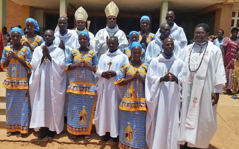 Frisch ausgebildete Katechisten in Burkina Faso