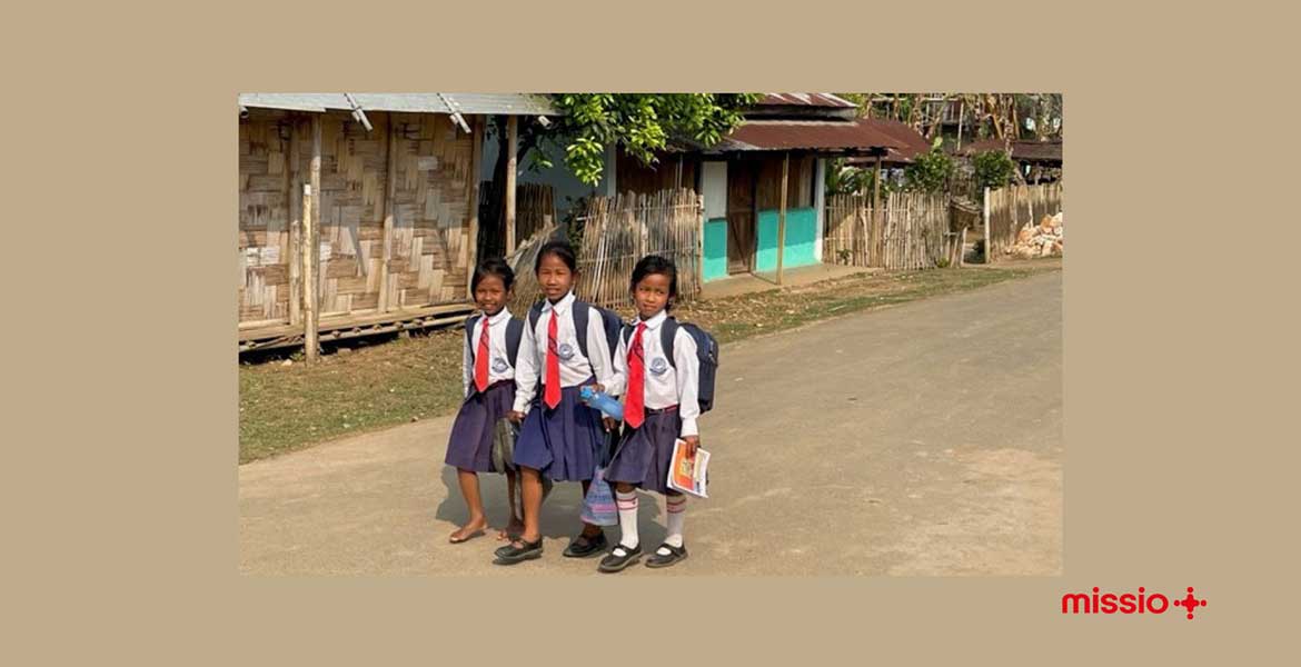 Schulkinder im Distrikt Ri Bhoi im indischen Bundesstaat Meghalay