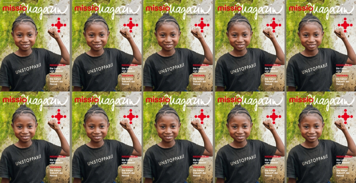 Zehn Cover des missio magazins, Ausgabe 6/2026. Der Titel zeigt ein Mädchen aus Madagaskar, das in die Kamera lächelt und kämpferischden linken Arm hebt. Es trägt ein schwarzes T-Shirt, auf das englische Wort "Unstoppable" steht. in traditioneller Kleidung, die vor einem Baobab-Baum steht.