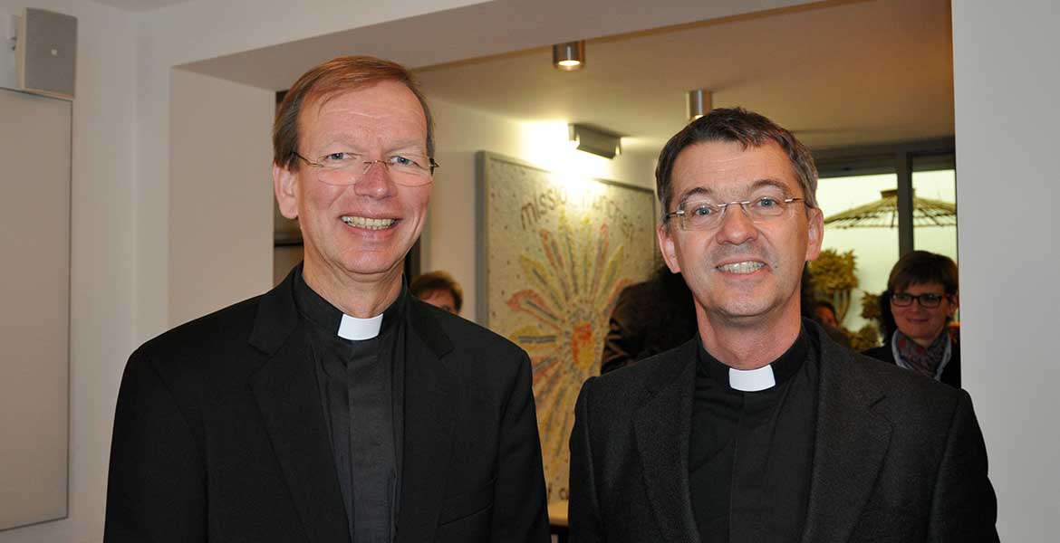 Zu sehen ist ein Bild aus dem Jahr 2014 von missio-München-Präsident Monsignore Huber (links) und dem damaligen missio-Aachen-Präsident Klaus Krämer.