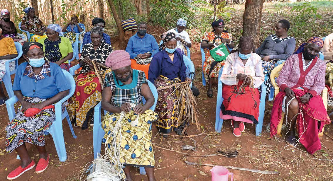 Reportage Kenia Domitila Frauen Körbe