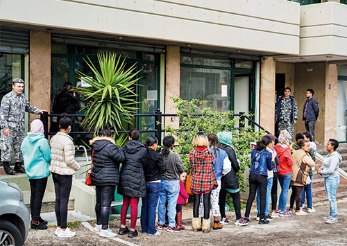 Reportage Libanon Schlange vor der Botschaft