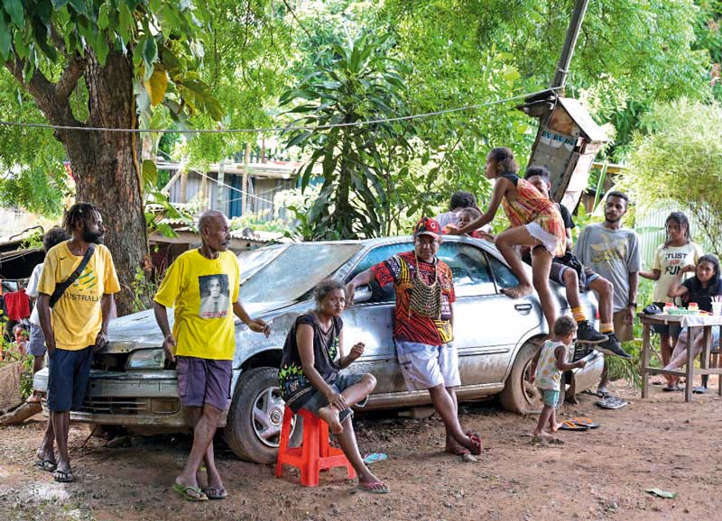 S√úDSUDAN, Malakal, Flughafen, zerst√∂rte Departure Hall mit wartenden Transit Flugg√§sten