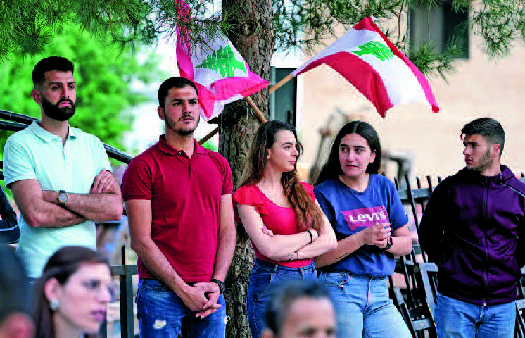 Reportage Libanon Schlange vor der Botschaft