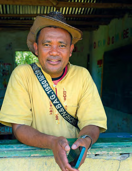 Père Rochel mit Cowboyhut.