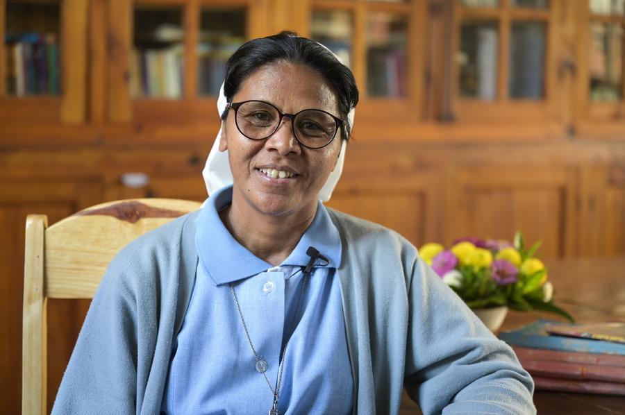 MADAGASCAR / MADAGASKAR, Analavory, missio WMS Gast 2026, Ordensschwester Sr. Rolandine Razafiarisoa von der Kongregation Soeurs de Jeanne Delanoue, Sekundarschule Lycée Catholique Mompera Michel Ranaivo, Diocese de Miarinarivo
