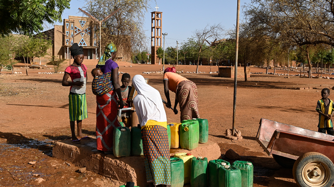 Burkina Faso: Trinkwasser f&uuml;r die Menschen in Pisalla