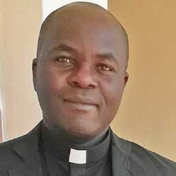 Pater Vincent Muhindo, Leiter des Nationalen Großen Seminars St. Paul Kinyamasika in Uganda.