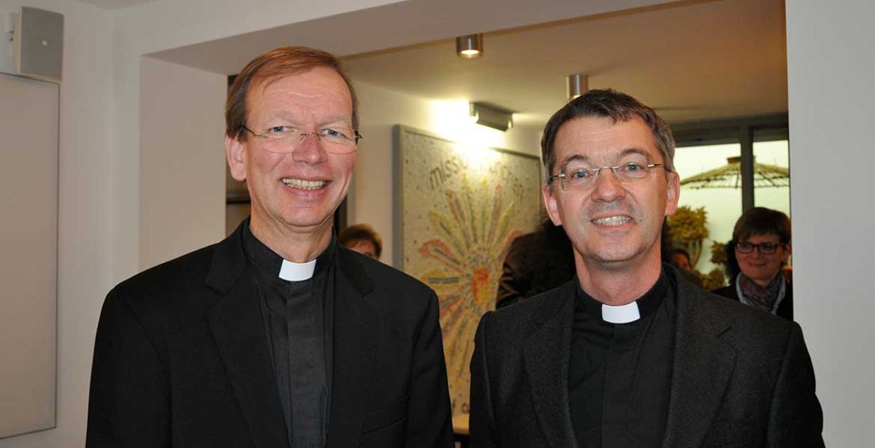 Zu sehen ist ein Bild aus dem Jahr 2014 von missio-München-Präsident Monsignore Huber (links) und dem damaligen missio-Aachen-Präsident Klaus Krämer.