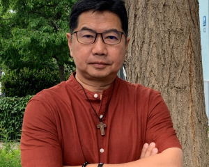 Porträt-Foto des philippinischen Menschenrechtlers Pater Flavie Villanueva.