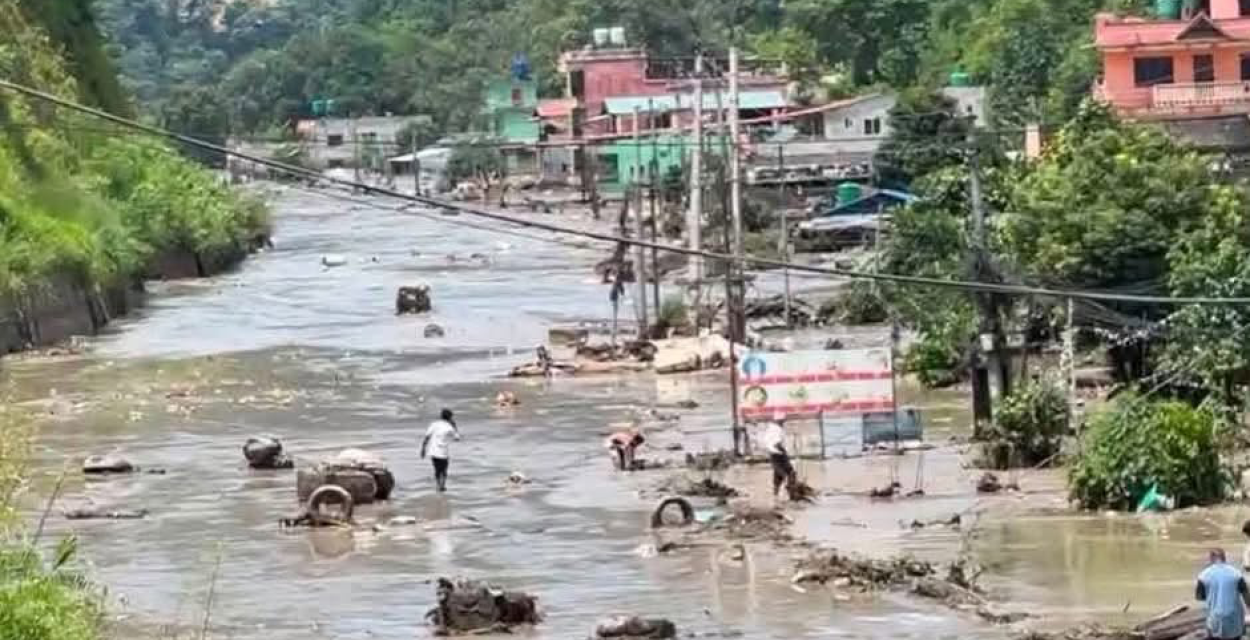 Ein durch die Sturzflut in der Himalaya-Region in Nepal zerstörtes Dorf.