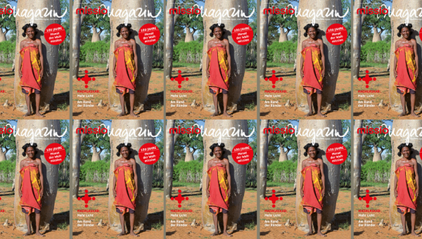 Zehn Cover des missio magazins, Ausgabe 5/2026. Der Titel des missio magazin 5/2026 zeigt eine Frau aus Madagaskar in traditioneller Kleidung, die vor einem Baobab-Baum steht.