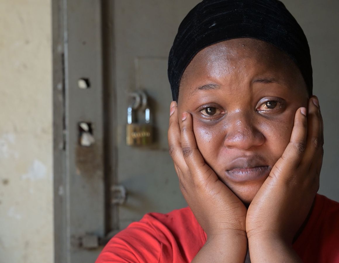 Esther, die mit ihren Kindern aus dem Kongo geflüchtet ist, ist verzweifelt.