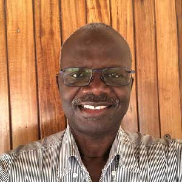 Abbé Ambroise Tine, Wanderer zwischen den Welten