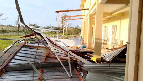 Das Bild zeigt das durch einen Zyklon zerstörte Frauenhaus von Don Bosco in Madagaskar.