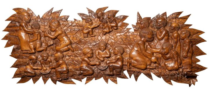 Schnitzkunstrelief aus Malawi aus der missio-Hauskapelle. Das Werk symbolisiert ebenfalls: "Versöhnung befreit".