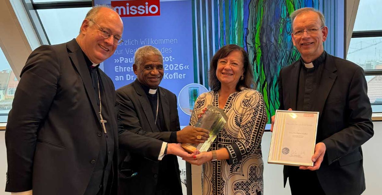Gruppenfoto mit der SPD-Politikerin Dr. Bärbel Kofler (3. von links), missio-Präsident Monsignore Huber (rechts), Kardinal Tsarahazana aus Madagarsker (zweiter von links) und Weihbischof Graf zu Stolberg (links) bei der Überreichung des Pauline-Jaricot-Ehrenpreis 2026.