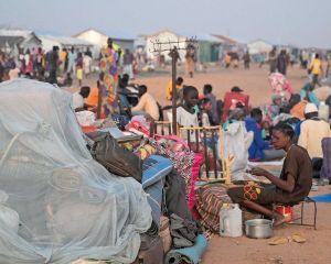 Bis zu 2000 Menschen erreichen täglich die Grenzstadt Renk im Südsudan. Foto: Jörg Böthling