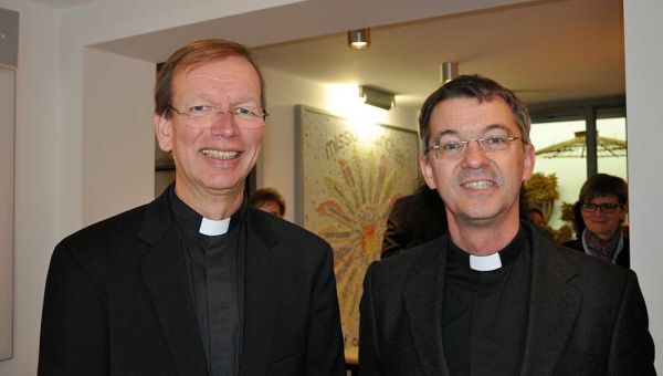 Zu sehen ist ein Bild aus dem Jahr 2014 von missio-München-Präsident Monsignore Huber (links) und dem damaligen missio-Aachen-Präsident Klaus Krämer.