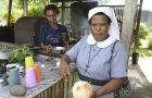 Thecla und Vero beim Kochen