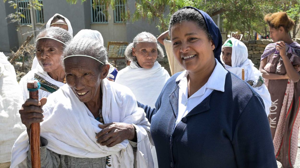 Weiß und Schwarz reichen sich die Hand