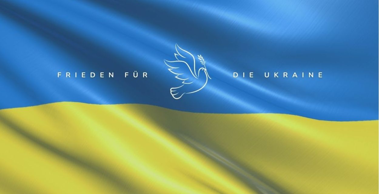 Flagge mit Wunsch: Frieden für die Ukraine