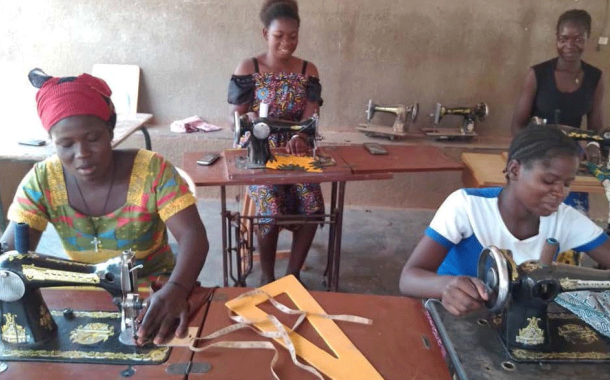 Frauenhäuser in Kaya und Tema-Bokin