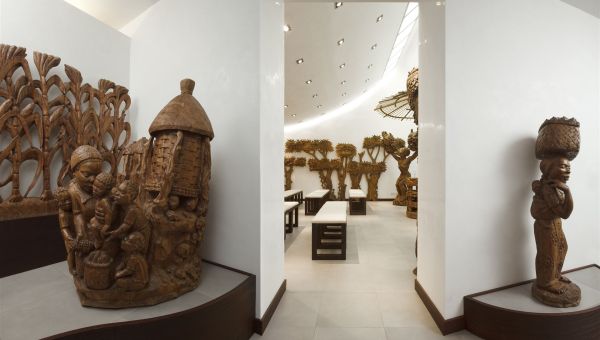 Die missio-Hauskapelle mit Schnitzkunst aus Malawi.