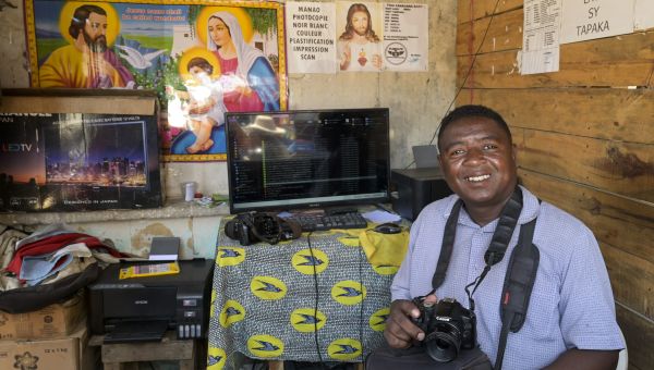 Jean de Dieu Zafimaharo in seinem Studio in Toliara/Madagaskar.