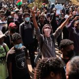 Protestierende junge Madagassen.