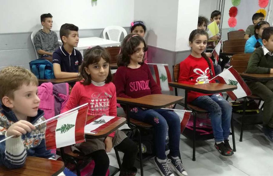Flüchtlingskinder aus Irak und Syrien erhalten Unterricht
