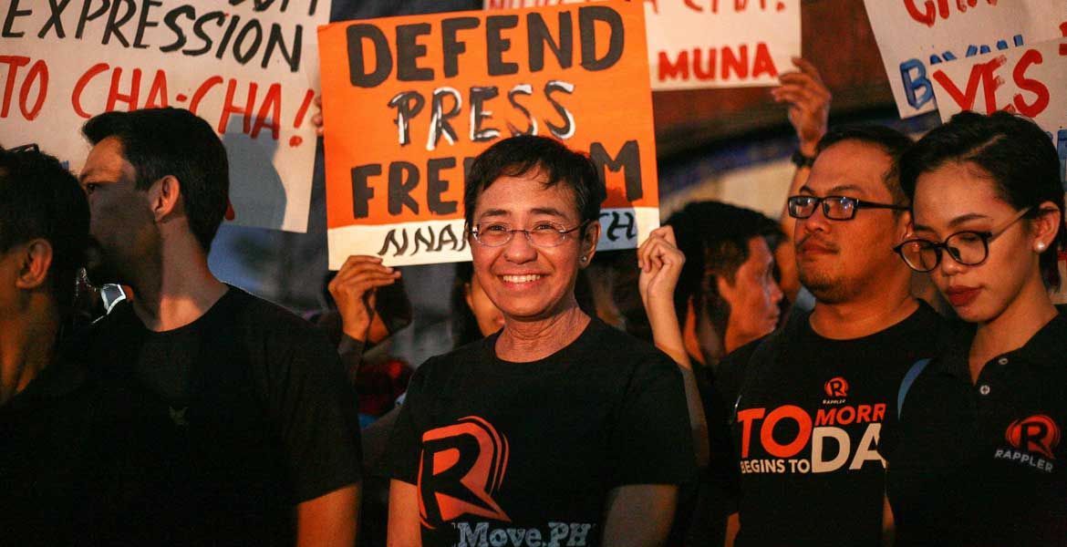 Die regierungskritische philippinische Journalistin Maria Ressa gewinnt den Friedensnobelpreis 2021.