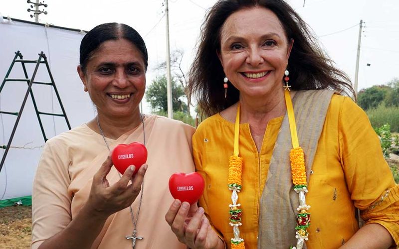 missio-Patin Uschi Dämmrich von Luttitz (rechts) mit Schwester Nirmalini Nazareth. Foto: Antje Pöhner