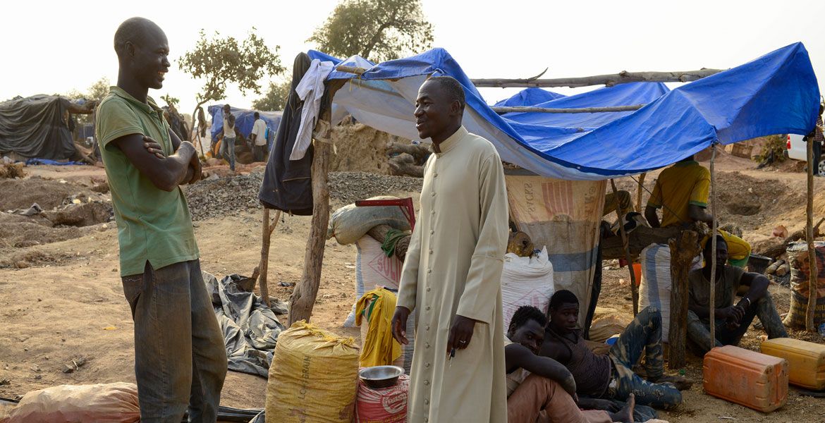 Priester helfen einander in der Mission: Die Solidaritätsaktion PRIM