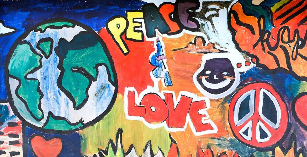Graffiti zeigen das Zeichen für Frieden