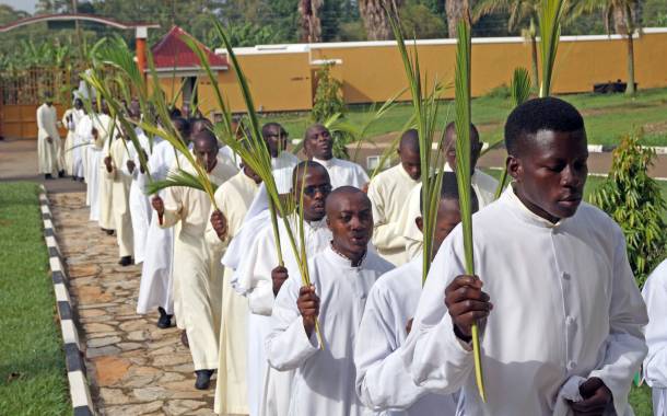 Priesternachwuchs fördern und Entwicklung schaffen