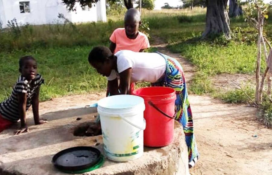 Ein neuer Brunnen für Menschen in Simbabwe