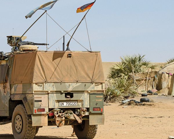 Ein Fahrzeug der Bundeswehr in Bamako, Mali
