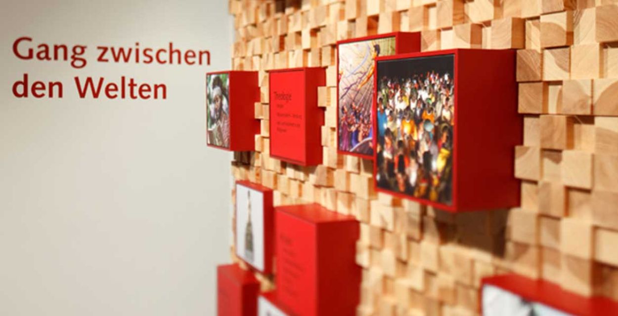 Der Gang zwischen den Welten ist Teil der großen Ausstellung bei missio München im Haus der Weltkirche.