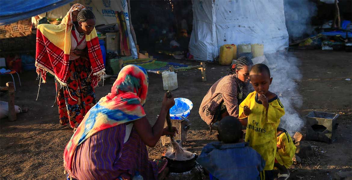Familie aus Tigray, die in den Sudan geflohen ist