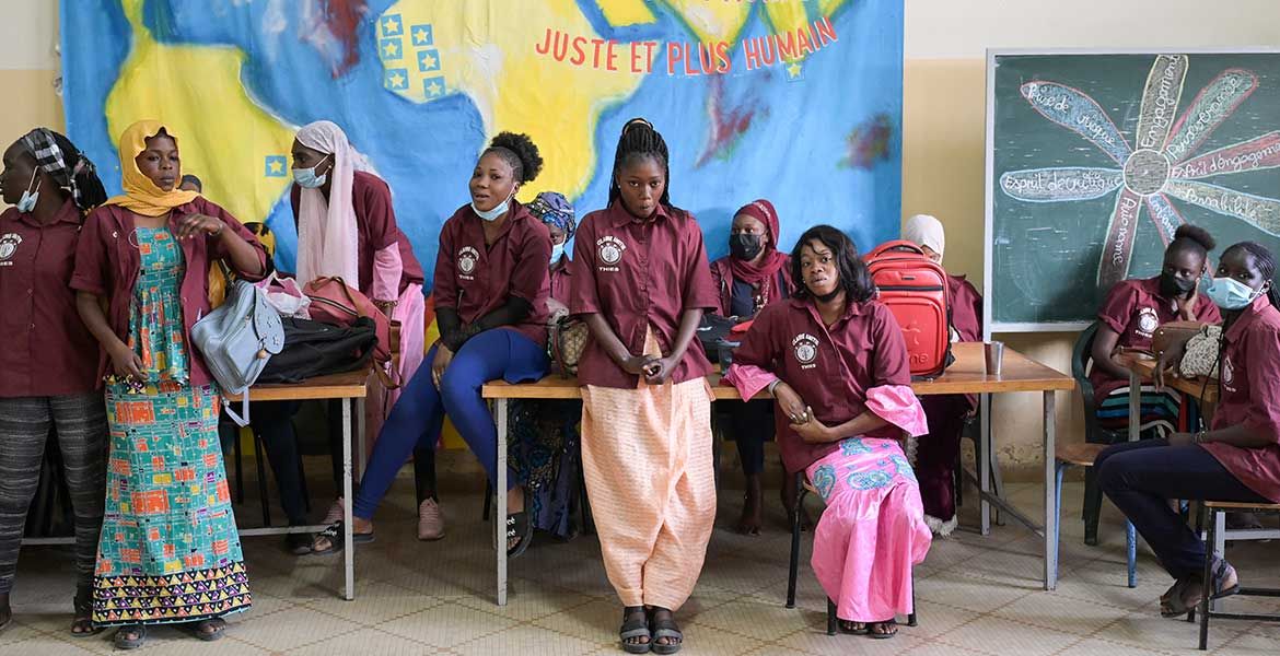 Junge Frauen im Senegal. Foto: Jörg Böthling/missio München