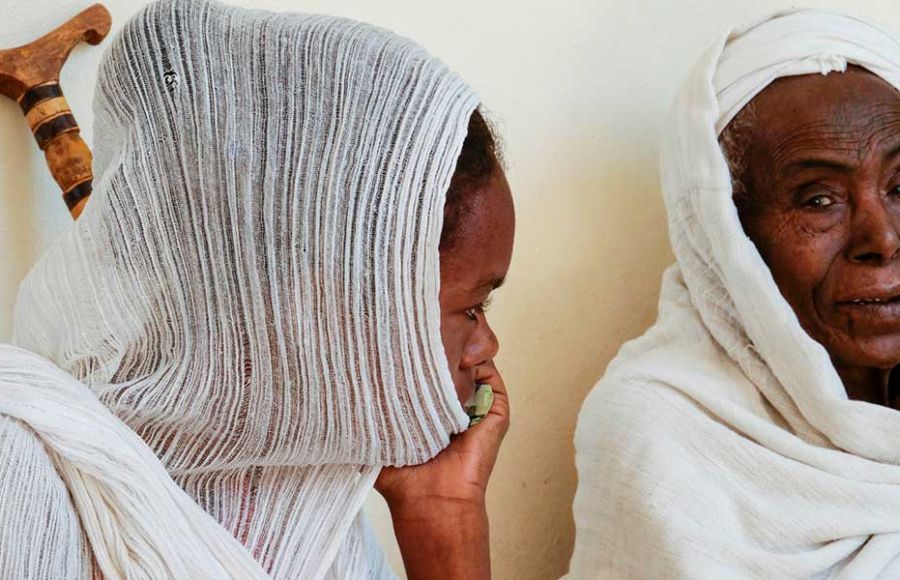 Frauen warten auf die Behandlung in der Blessed Weiss Liberat Klinik in Äthiopien